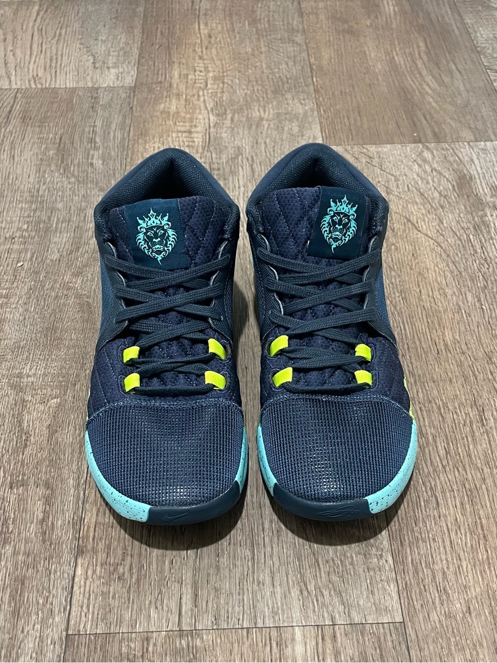 Nike Lebron witness 8 size 8.5